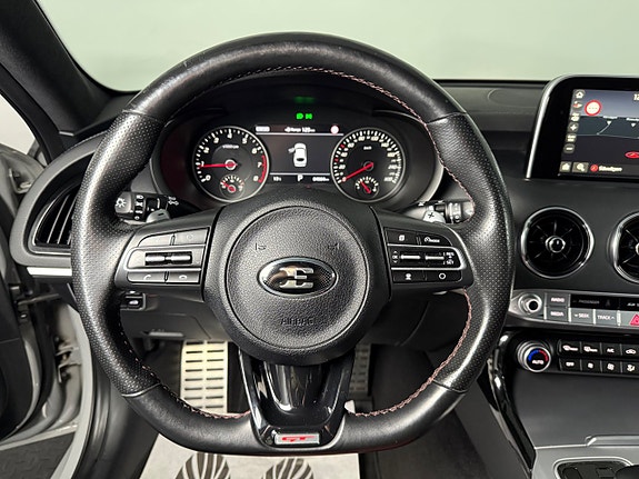 Kia Stinger 14 of 25