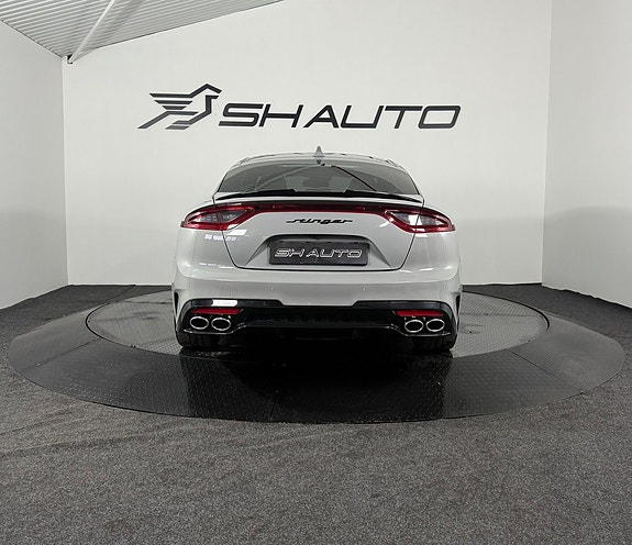 Kia Stinger 8 of 25