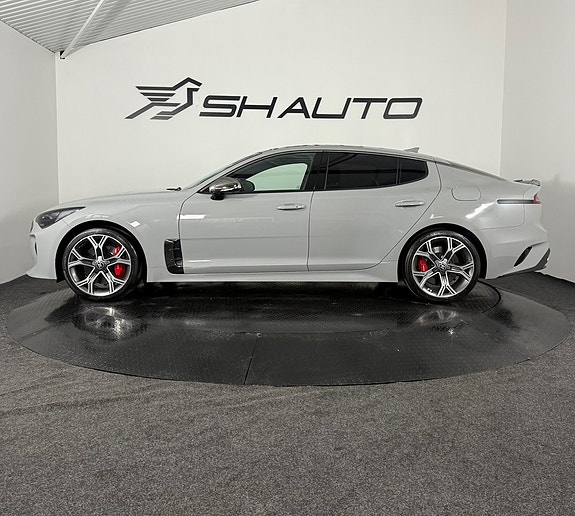 Kia Stinger 10 of 25