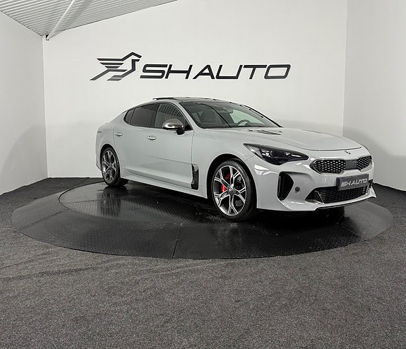Kia Stinger 4 of 5