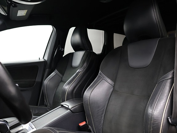 Volvo XC60 14 of 27