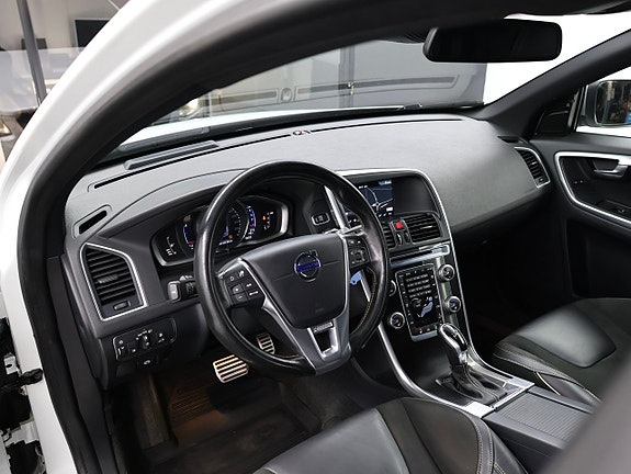 Volvo XC60 12 of 27