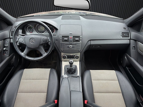 Mercedes-Benz C200 11 of 22