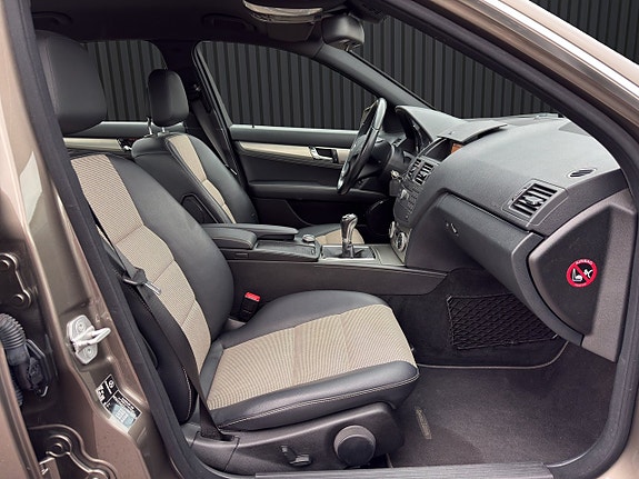 Mercedes-Benz C200 12 of 22