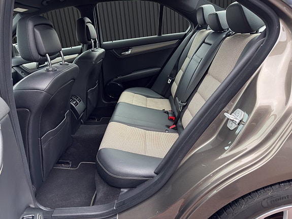 Mercedes-Benz C200 14 of 22