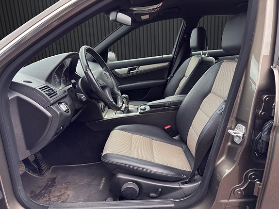 Mercedes-Benz C200 10 of 22
