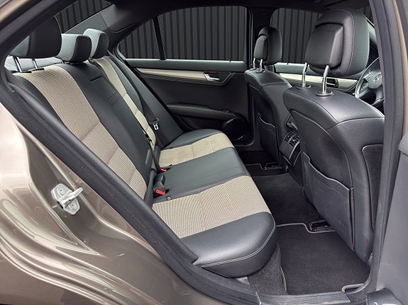 Mercedes-Benz C200 13 of 22