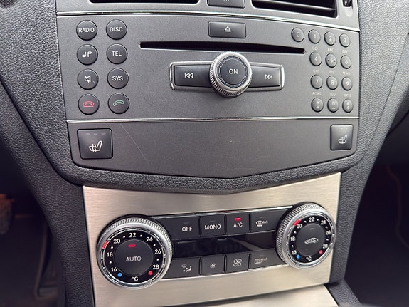Mercedes-Benz C200 18 of 22