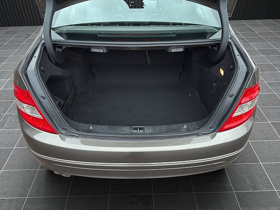 Mercedes-Benz C200 9 of 22