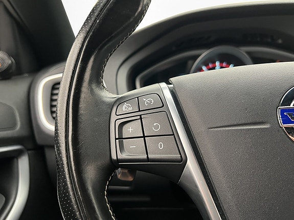 Volvo V40 11 of 26