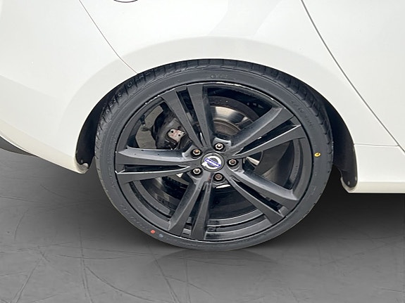 Volvo V40 24 of 26