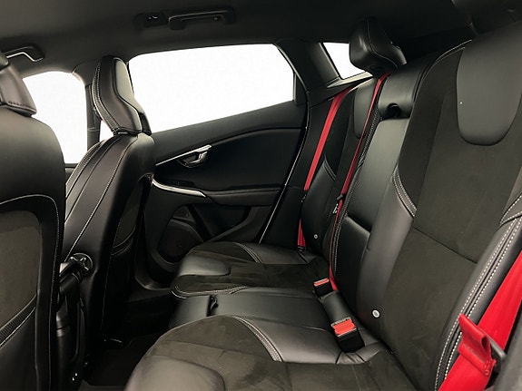 Volvo V40 21 of 26