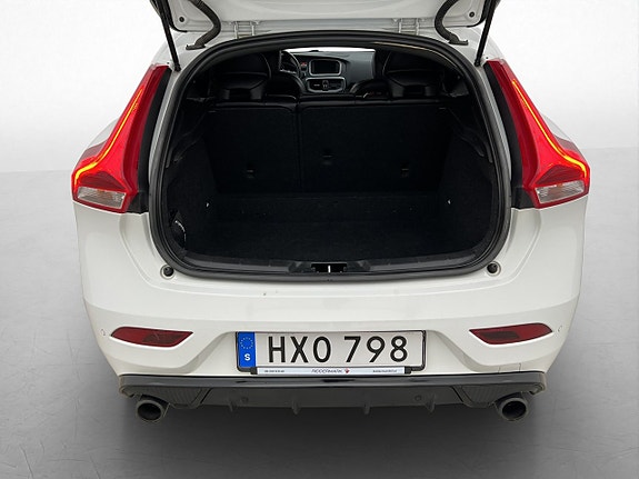 Volvo V40 22 of 26