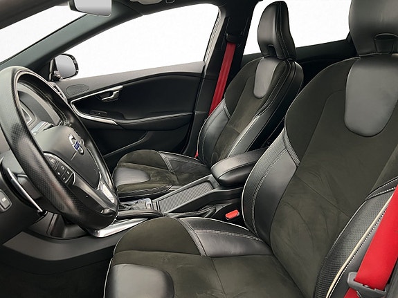 Volvo V40 8 of 26