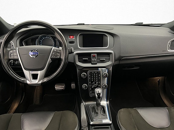 Volvo V40 9 of 26