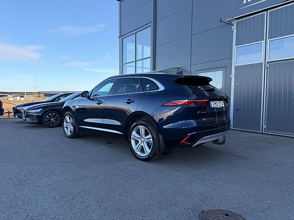 Jaguar F-PACE 4 of 5