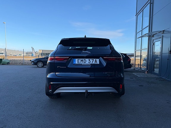 Jaguar F-PACE 5 of 5