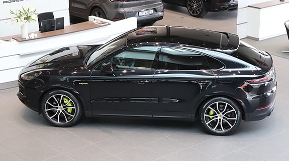 Porsche Cayenne 4 of 5