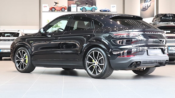 Porsche Cayenne 2 of 5