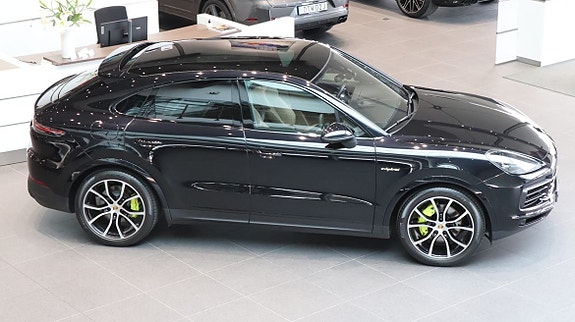 Porsche Cayenne 3 of 5