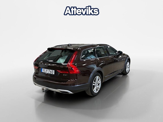 Volvo V90 Cross Country 3 of 5