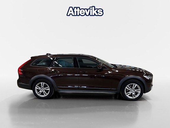 Volvo V90 Cross Country 2 of 5