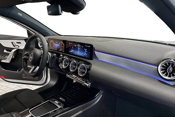 Mercedes-Benz A250 e 9 of 15