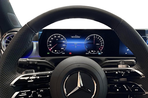 Mercedes-Benz A250 e 7 of 15