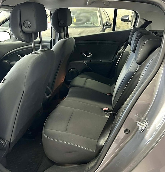 Renault Megane 14 of 18