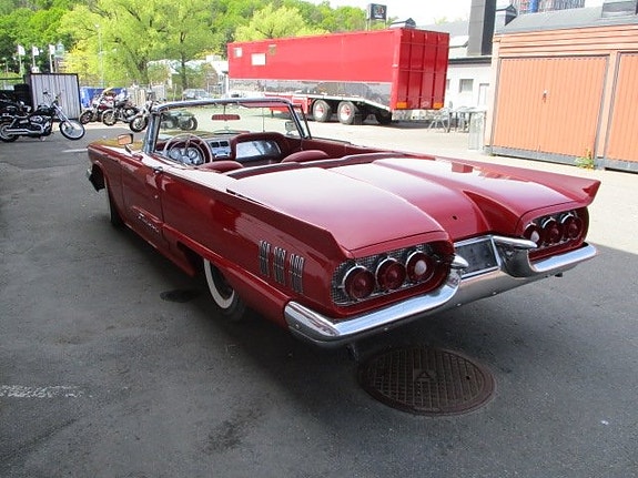 Ford Thunderbird 5 of 8