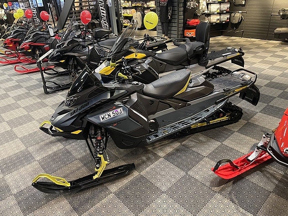 Ski-Doo Renegade X-RS 900 Ace Turbo R HUB -26 *Momsad 38 Mil*
