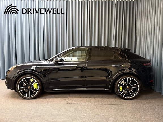 Porsche Cayenne 2 of 5