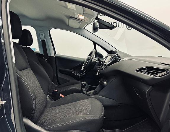 Peugeot 208 9 of 12