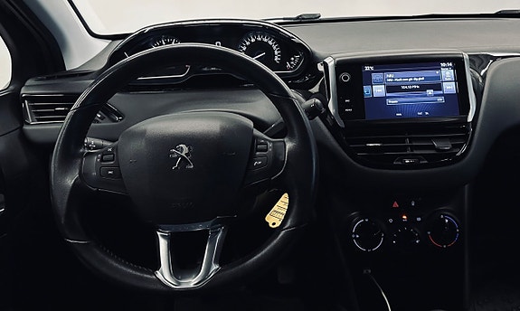 Peugeot 208 11 of 12