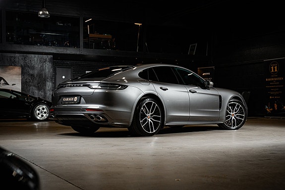 Porsche Panamera 4 5 of 5