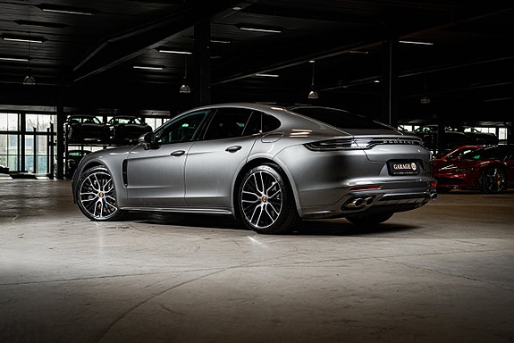 Porsche Panamera 4 4 of 5