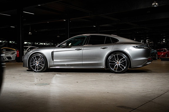 Porsche Panamera 4 3 of 5