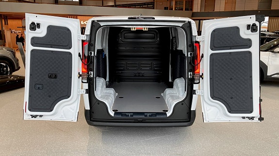 Kia PV5 6 of 12