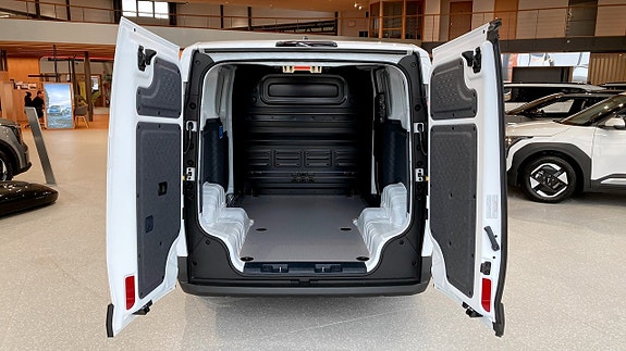 Kia PV5 5 of 12