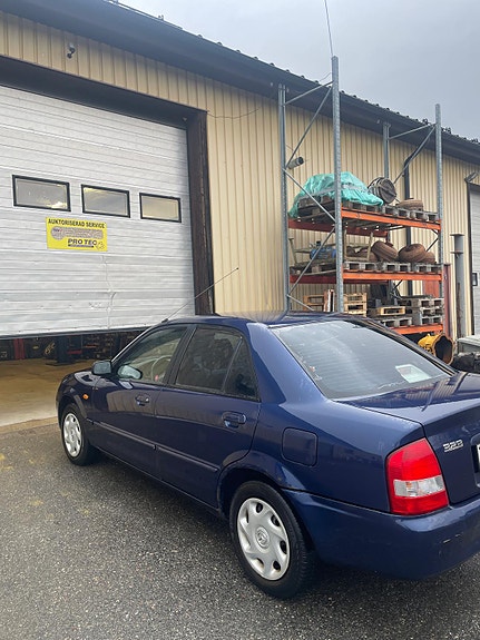 Mazda 323S 3 of 4