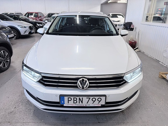 Volkswagen Passat 2 of 5