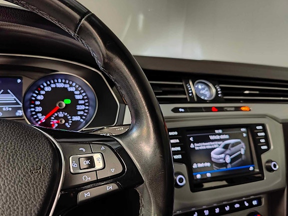 Volkswagen Passat 15 of 17