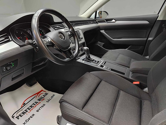 Volkswagen Passat 9 of 17