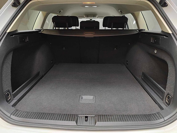 Volkswagen Passat 7 of 17