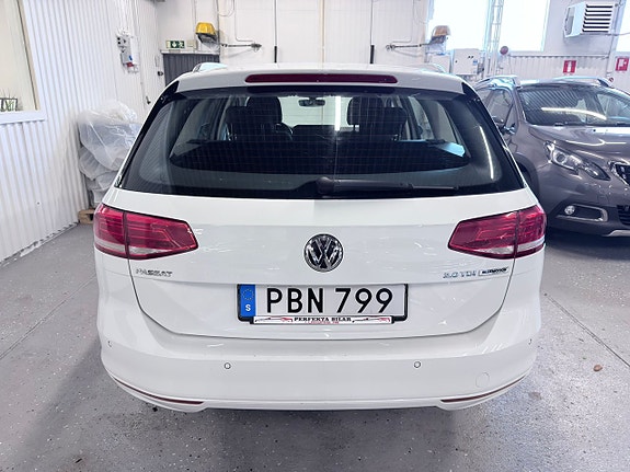 Volkswagen Passat 3 of 5