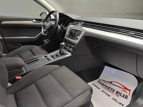 Volkswagen Passat 12 of 17