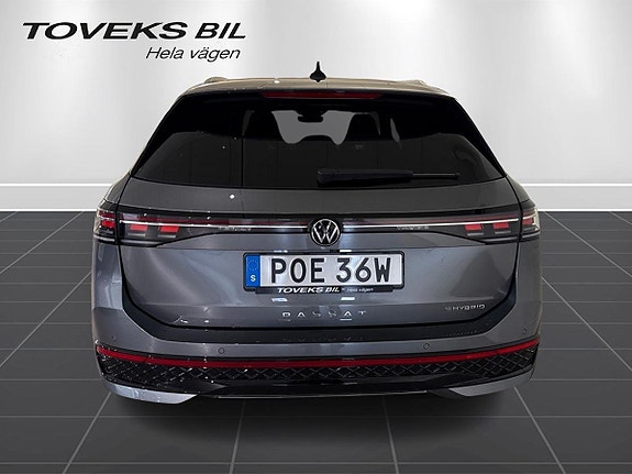 Volkswagen Passat 2 of 5