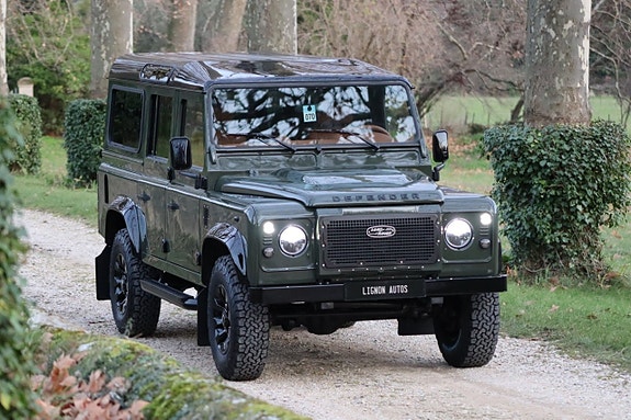 Land Rover Defender 110 11 of 27