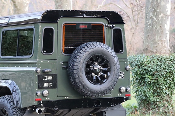 Land Rover Defender 110 7 of 27
