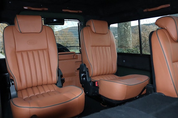 Land Rover Defender 110 20 of 27